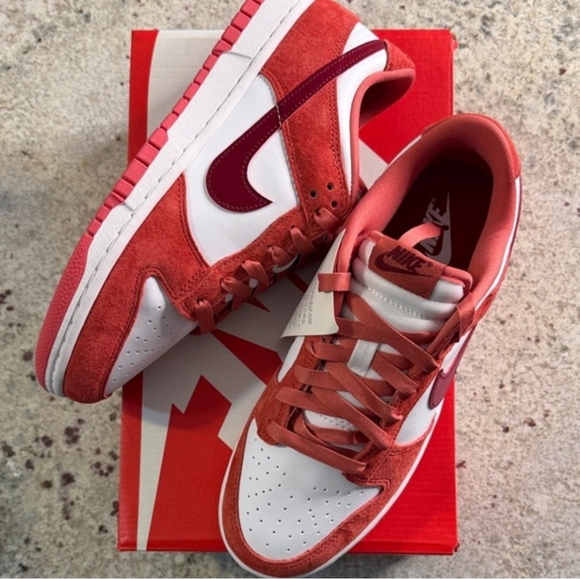 NWT Women's NikeV-Day Dunks - Picture 3 of 7